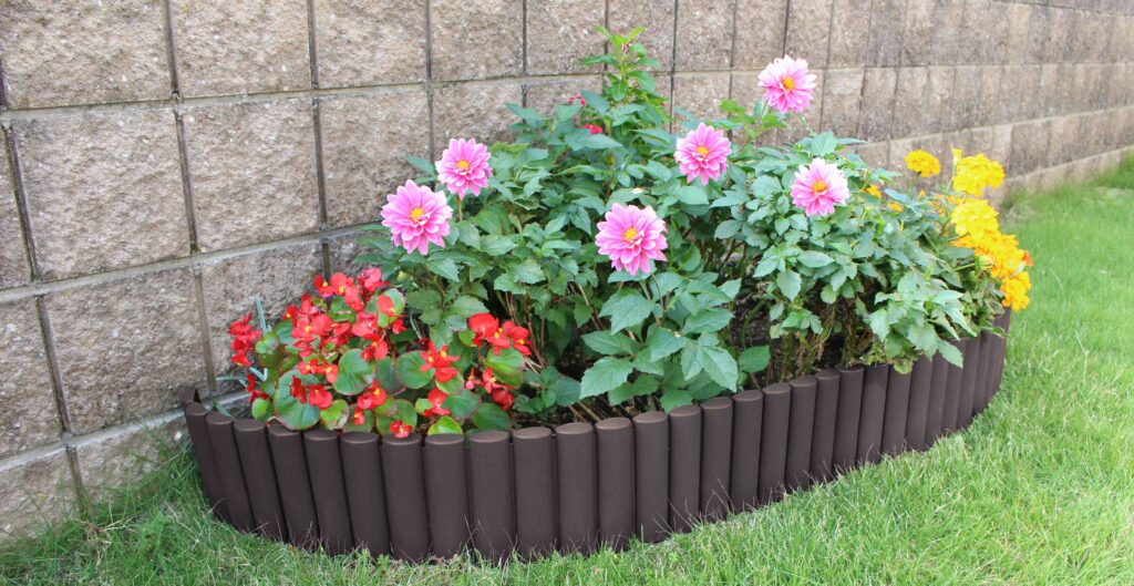 Transform Your Garden with DAIM Edging: Simple, Stylish, and Smart woodstyle flexwall edging (1)
